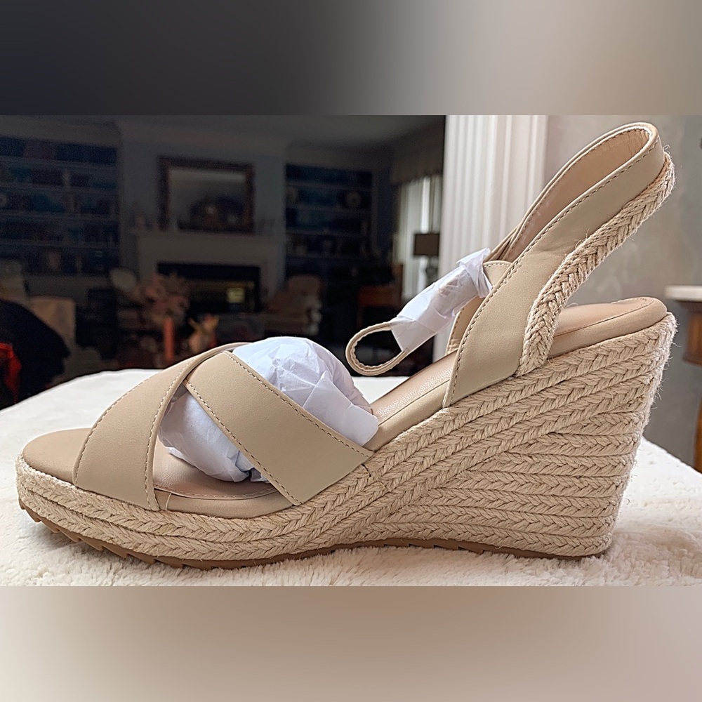 Super cute faux suede wedge sandals, tan